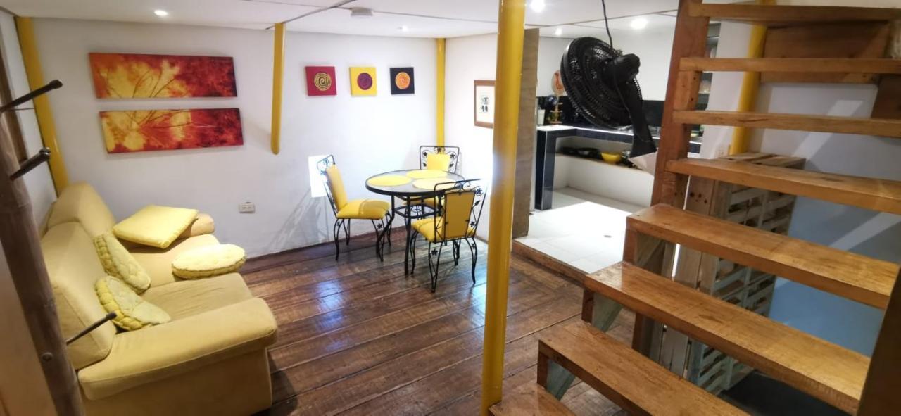 Parrot House San Antonio Apartment Кали Екстериор снимка
